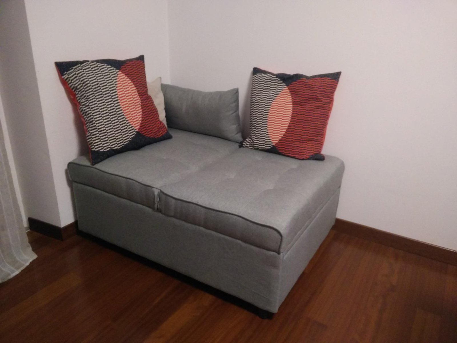 Poltrona 3-in-1 in modalità poltrona con estensione